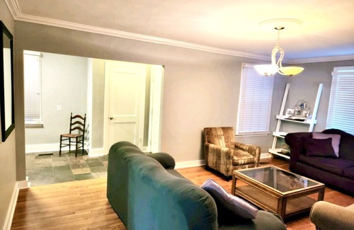 Capital View Casa | Trendy 2 BR by Whitewater Tavern & 7th St murals