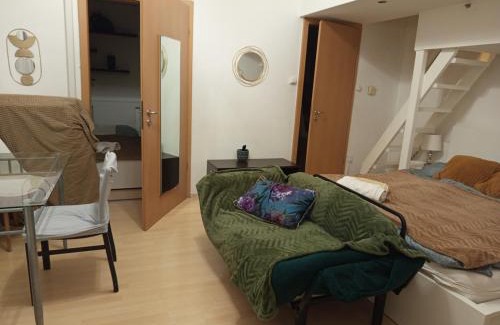 Jozsefvaros Apartamento | Trendy 2 ROOM Flat, next to Corvin Mall FREE Huge Garage! AC,DISHWASHER,WASHMACHINE, SMART TV