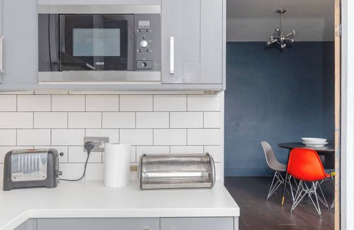 East Acton Apartamento | Trendy 2BD House — 5 Mins from Willesden Junction!