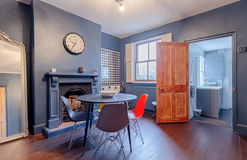 East Acton Apartamento | Trendy 2BD House — 5 Mins from Willesden Junction!