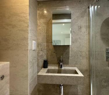 London Borough of Croydon Apartamento | Trendy 2BR 2BA Flat in Crystal Palace
