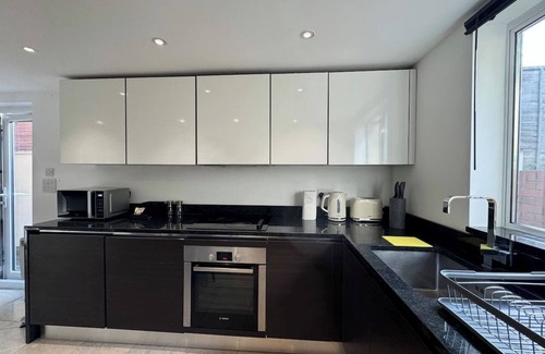 London Borough of Croydon Apartamento | Trendy 2BR 2BA Flat in Crystal Palace