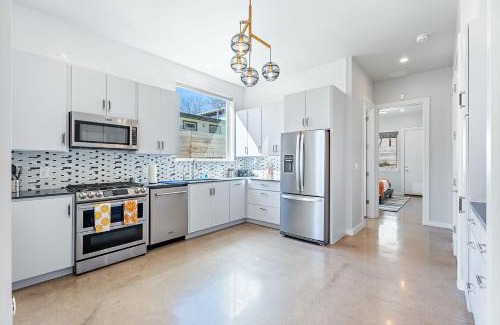 South Manchaca Casa | Trendy 3 bedroom in South Austin Pet Friendly