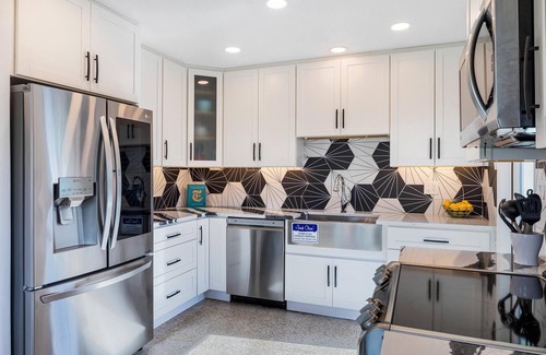 Fort Lauderdale Villa | Trendy 3-bedroom villa with saltwater pool and yard