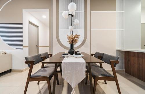 Taman Pertama Apartamento | Trendy 3BR MVertica Near MRT by RumaBnB