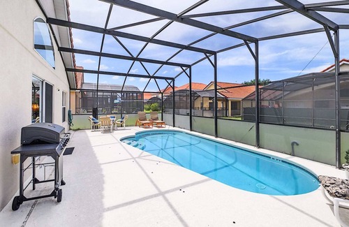 Solana Casa | Trendy 4BR Home - Pool, BBQ , Games - Near Disney!