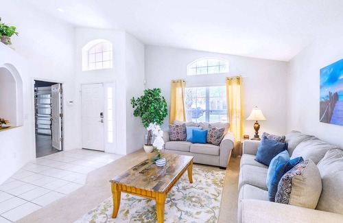 Solana Casa | Trendy 4BR Home - Pool, BBQ , Games - Near Disney!