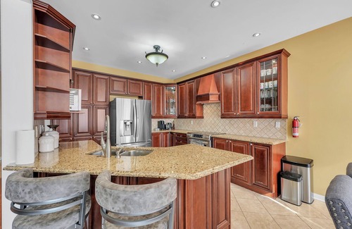 Brampton Casa | Trendy and Cozy - 4BR & 3.5WR - Spacious and Family Friendly Detached - Retreat