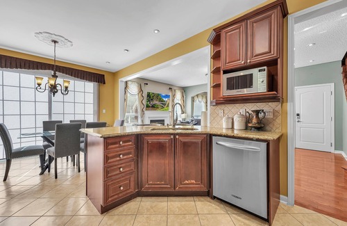 Brampton Casa | Trendy and Cozy - 4BR & 3.5WR - Spacious and Family Friendly Detached - Retreat