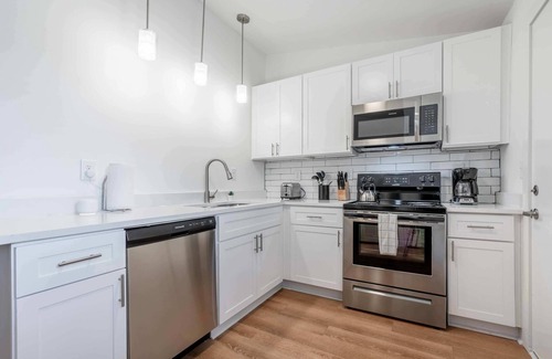 Lindridge-Martin Manor Apartamento | Trendy and Sophisticated 1-Bedroom Apartment!