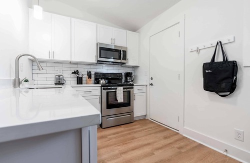 Lindridge-Martin Manor Apartamento | Trendy and Sophisticated 1-Bedroom Apartment!