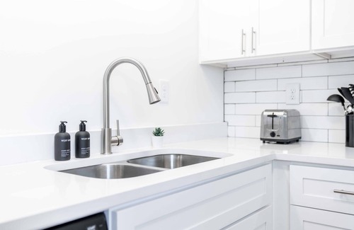 Lindridge-Martin Manor Apartamento | Trendy and Sophisticated 1-Bedroom Apartment!