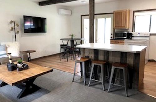 Rapid City Casa | Trendy and Spacious Cabin Surrounded by Nature in Rapid City, South Dakota