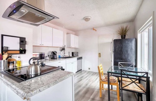 King Apartamento | Trendy Area Walk Everywhere 1BR Sleeps 4