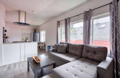 King Apartamento | Trendy Area Walk Everywhere 1BR Sleeps 4