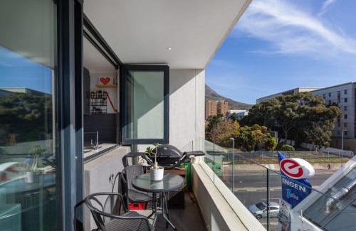 Observatory Apartamento | Trendy Bachelor Pad Free Parking Rooftop Pool