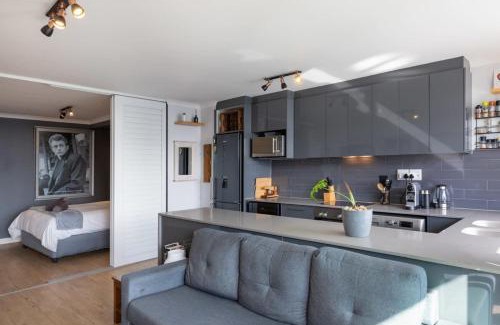 Observatory Apartamento | Trendy Bachelor Pad Free Parking Rooftop Pool