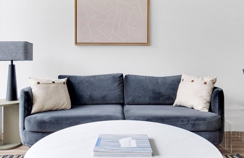 Wilburton Apartamento | Trendy Bellevue 1BR w/ BBQ, Gym, W/D, near Spring District, by Blueground