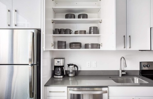 St. Elizabeth's Apartamento | Trendy Brighton Studio w/ W/D, Gym, near T, Shops + Dining, by Blueground