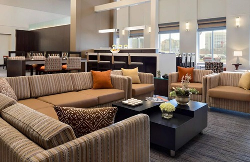 Rosemont Casa | Trendy & Comfortable King Suite! Pool, Gym, Bar