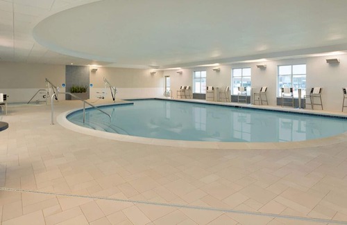 Rosemont Casa | Trendy & Comfortable King Suite! Pool, Gym, Bar
