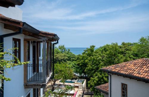 Las Catalinas Apartamento | Trendy Condo with Modern Decor, Stunning Ocean Views, and Exclusive Beach Club Access