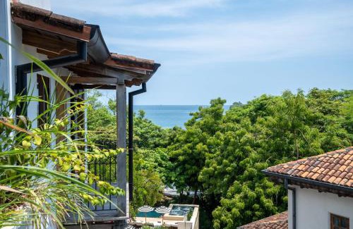 Las Catalinas Apartamento | Trendy Condo with Modern Decor, Stunning Ocean Views, and Exclusive Beach Club Access