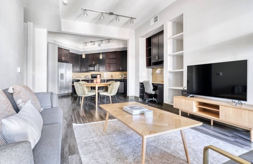 North Burnet Apartamento | Trendy Domain 2BR w/ Gym, Pool & W/D, nr restaurants, by Blueground