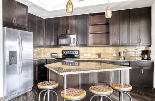 North Burnet Apartamento | Trendy Domain 2BR w/ Gym, Pool & W/D, nr restaurants, by Blueground