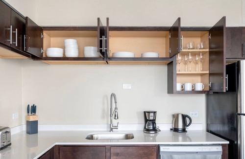 Edgewater Beach Apartamento | Trendy Edgewater 1BR w/ Gym, Deck & Lounge, nr L, by Blueground