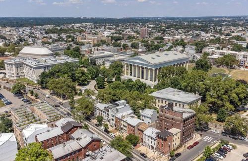 Fairmount Apartamento | Trendy Fairmount Gem-5 star Location, Roof Deck, PARKING, GR8 for FAMILIES