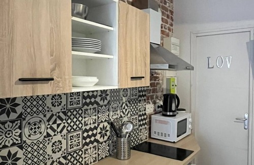 Hopital Saint-Louis Apartamento | A modern apartment situated just a few steps from the Canal Saint Martin