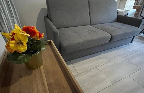 Hopital Saint-Louis Apartamento | A modern apartment situated just a few steps from the Canal Saint Martin