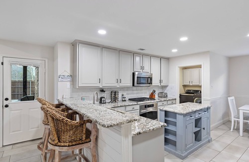 North Central Carrollton Casa | Trendy Home with Heated Pool and Game Room