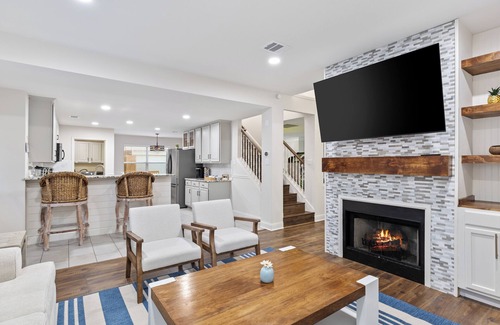 North Central Carrollton Casa | Trendy Home with Heated Pool and Game Room