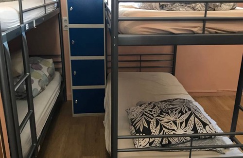 Petit-Ivry Hostal | Trendy Hostel