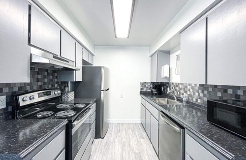 Coalinga Apartamento | Trendy Ivy 2-bedroom Apartment near DT Coalinga