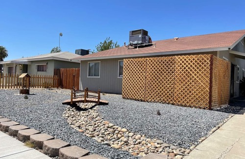 Coalinga Apartamento | Trendy Ivy 2-bedroom Apartment near DT Coalinga