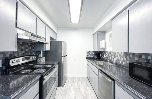 Coalinga Casa | Trendy Ivy 2-bedroom Apartment near Downtown Coalinga