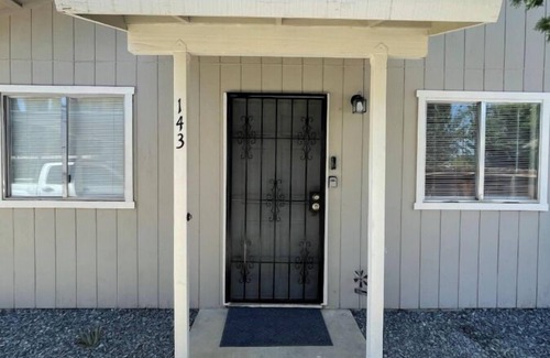 Coalinga Casa | Trendy Ivy 2-bedroom Apartment near Downtown Coalinga