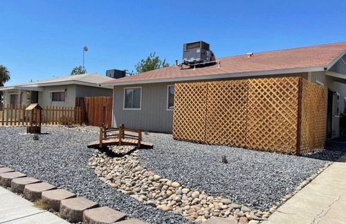Coalinga Casa | Trendy Ivy 2-bedroom Apartment near Downtown Coalinga