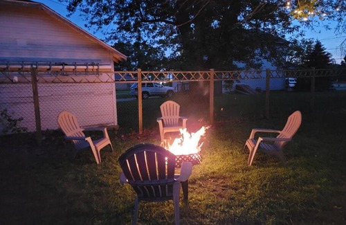 Stevensville Casa | Trendy Lake Michigan Getaway - Pet Friendly