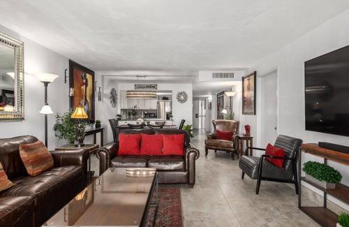 Desert Shores Condominio | TRENDY Sunny Lakefront + 2 camas KING + piscina climatizada