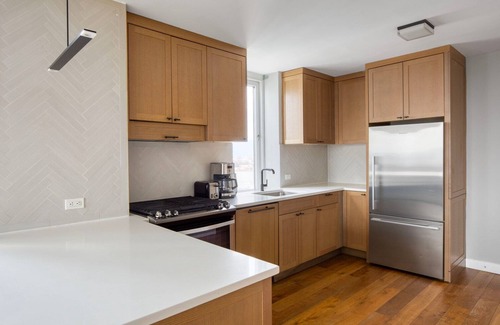 Hell's Kitchen Apartamento | Trendy Midtown West 2BR w/ Gym & W/D, nr Museum & Park, by Blueground