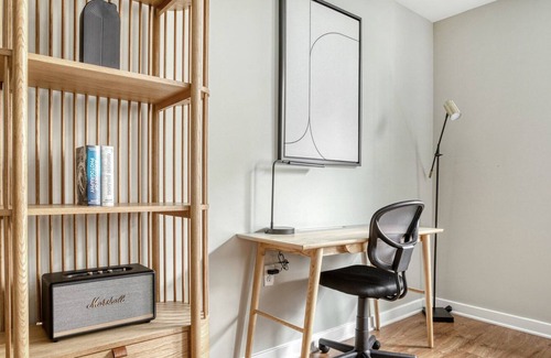 Mount Vernon Triangle Apartamento | Trendy Mt Vernon 1BR, w/ Gym, W/D & Roof Deck, near Metro, by Blueground