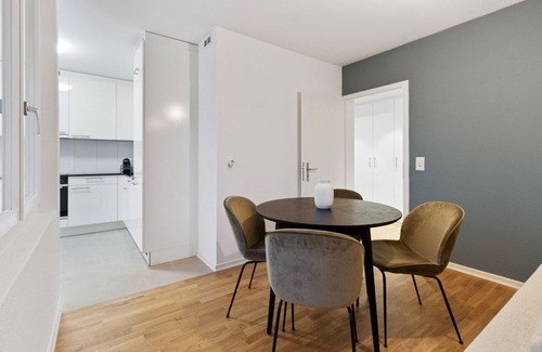 Oerlikon Apartamento | Trendy Oerlikon 3.5 Room w/ Balcony, 1min to Train Station, by Blueground