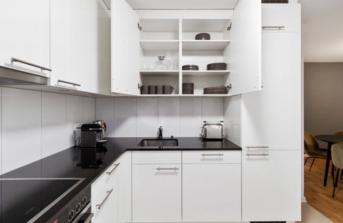 Oerlikon Apartamento | Trendy Oerlikon 3.5 Room w/ Balcony, 1min to Train Station, by Blueground