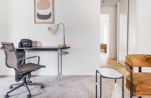 Pleasanton Apartamento | Trendy Pleasanton 2BR w/ A/C, Gym & Pool, nr TJ & CVS, by Blueground