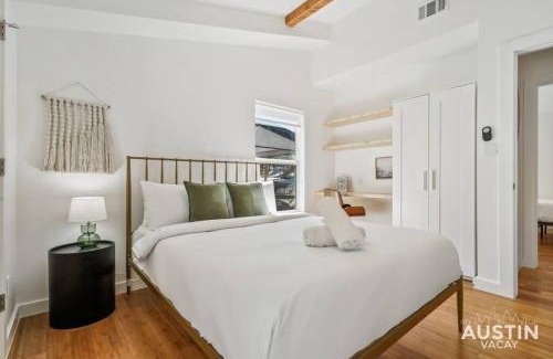 Bouldin Casa | Trendy Remodeled Home by SoCo w Nice Outdoor Space