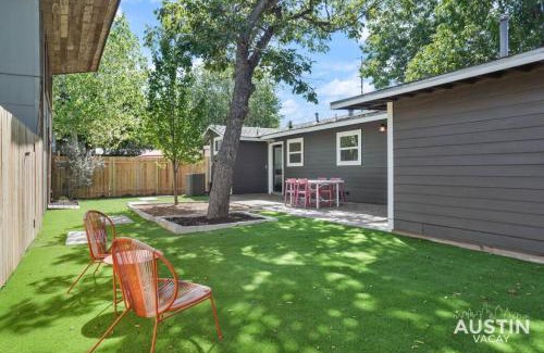 Bouldin Casa | Trendy Remodeled Home by SoCo w Nice Outdoor Space